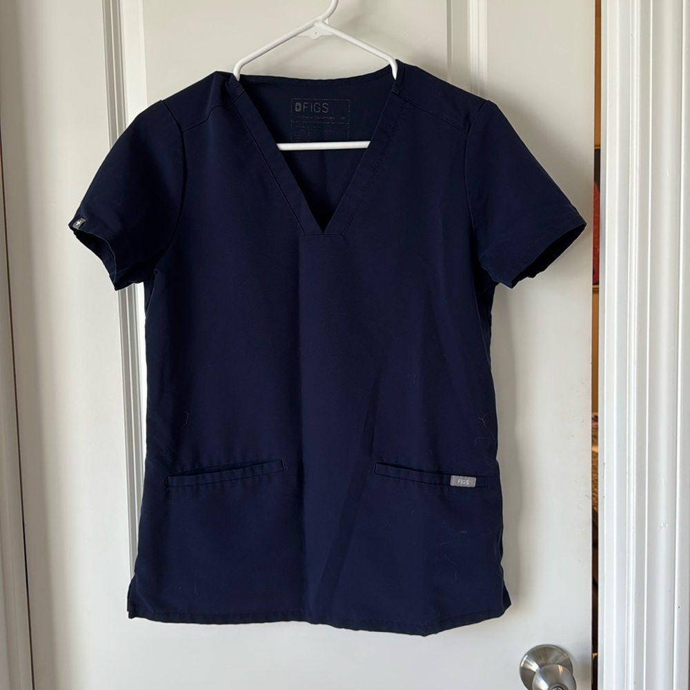 FIGS scrub top